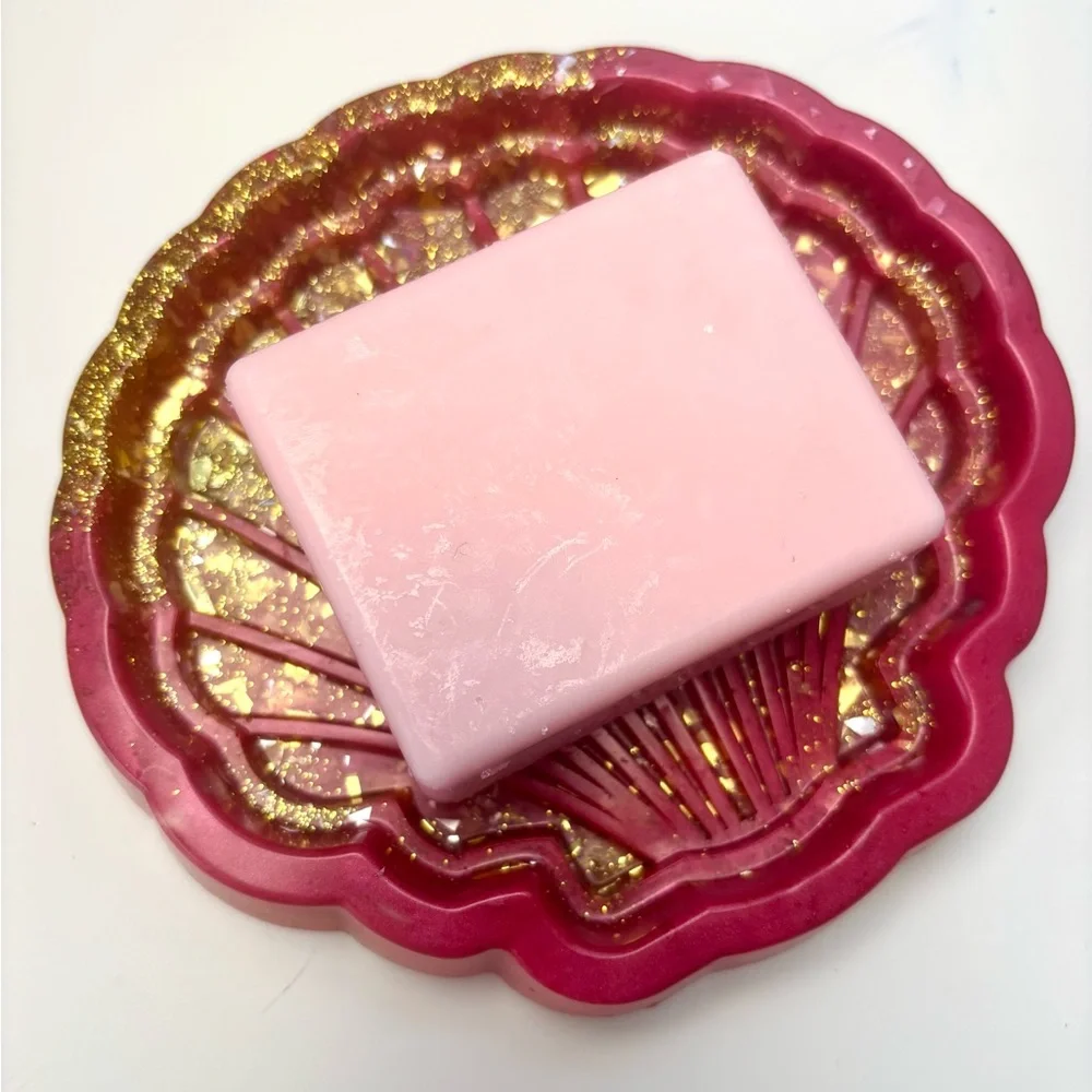 Handcrafted Resin Shell Soap/Trinket Tray.